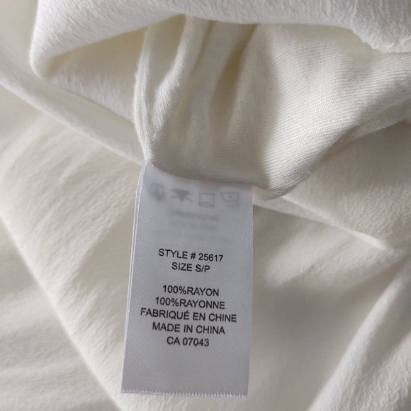 White Short-sleeved Blouse - Picture 4 of 5